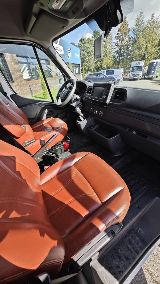 Kleine paardenvrachtwagen (B rijbewijs) Krismar Master 5 places assises Stalles  2020 Tweedehands