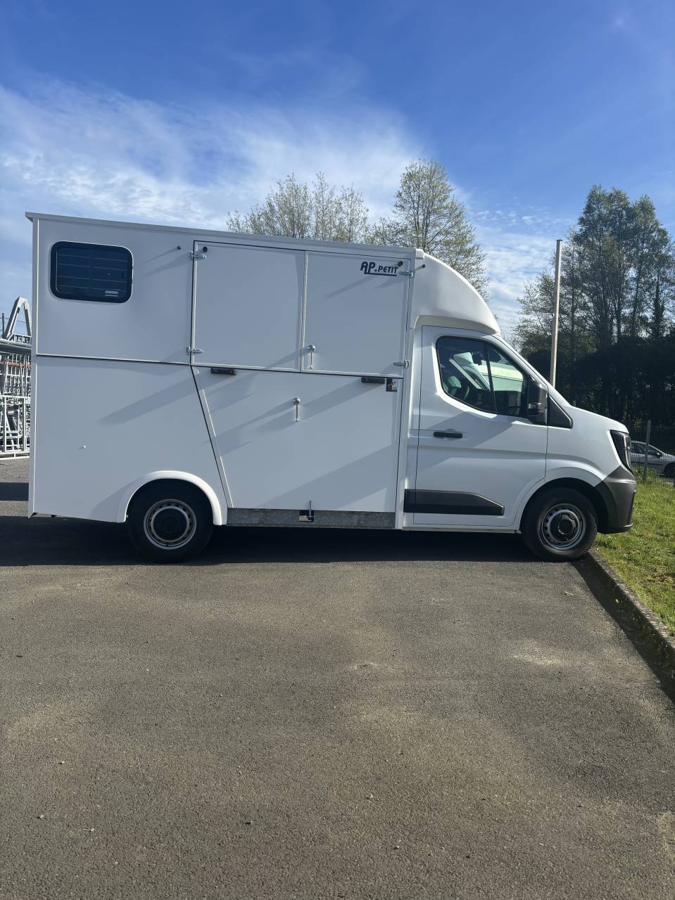 Kleine paardenvrachtwagen (B rijbewijs) AP Petit Interstar L2  2026 Nieuw