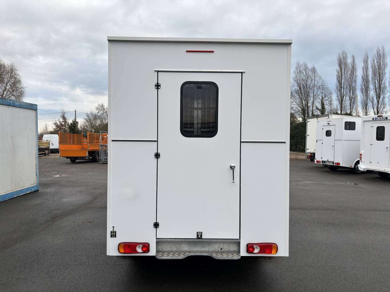 Kleine paardenvrachtwagen (B rijbewijs) AP Petit Interstar L2  2026 Nieuw
