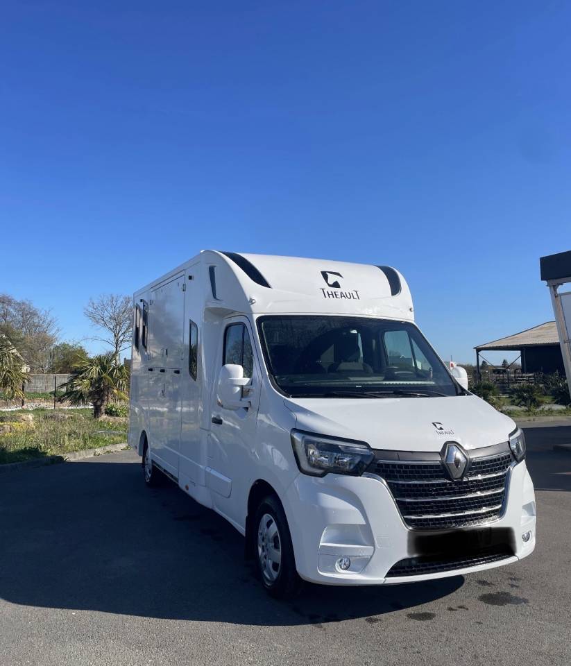 Kleine paardenvrachtwagen (B rijbewijs) Renault master proteo switch stalles 2023 Tweedehands