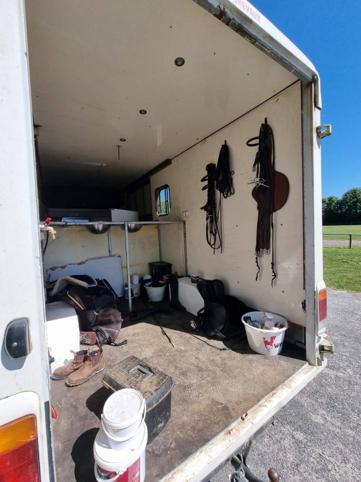 Kleine paardenvrachtwagen (B rijbewijs) Renault Renault Master 2 1985 Tweedehands