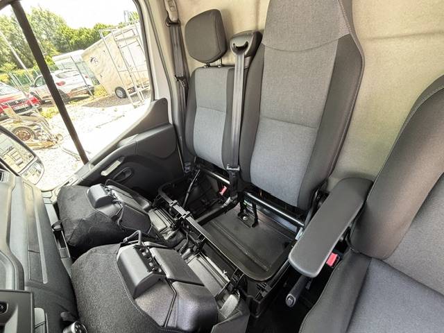 Kleine paardenvrachtwagen (B rijbewijs) AP Petit Renault Master L3 2022 Nieuw