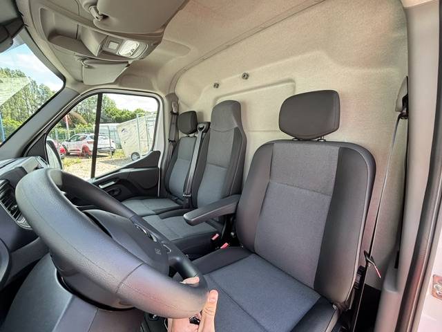 Kleine paardenvrachtwagen (B rijbewijs) AP Petit Renault Master L3 2022 Nieuw
