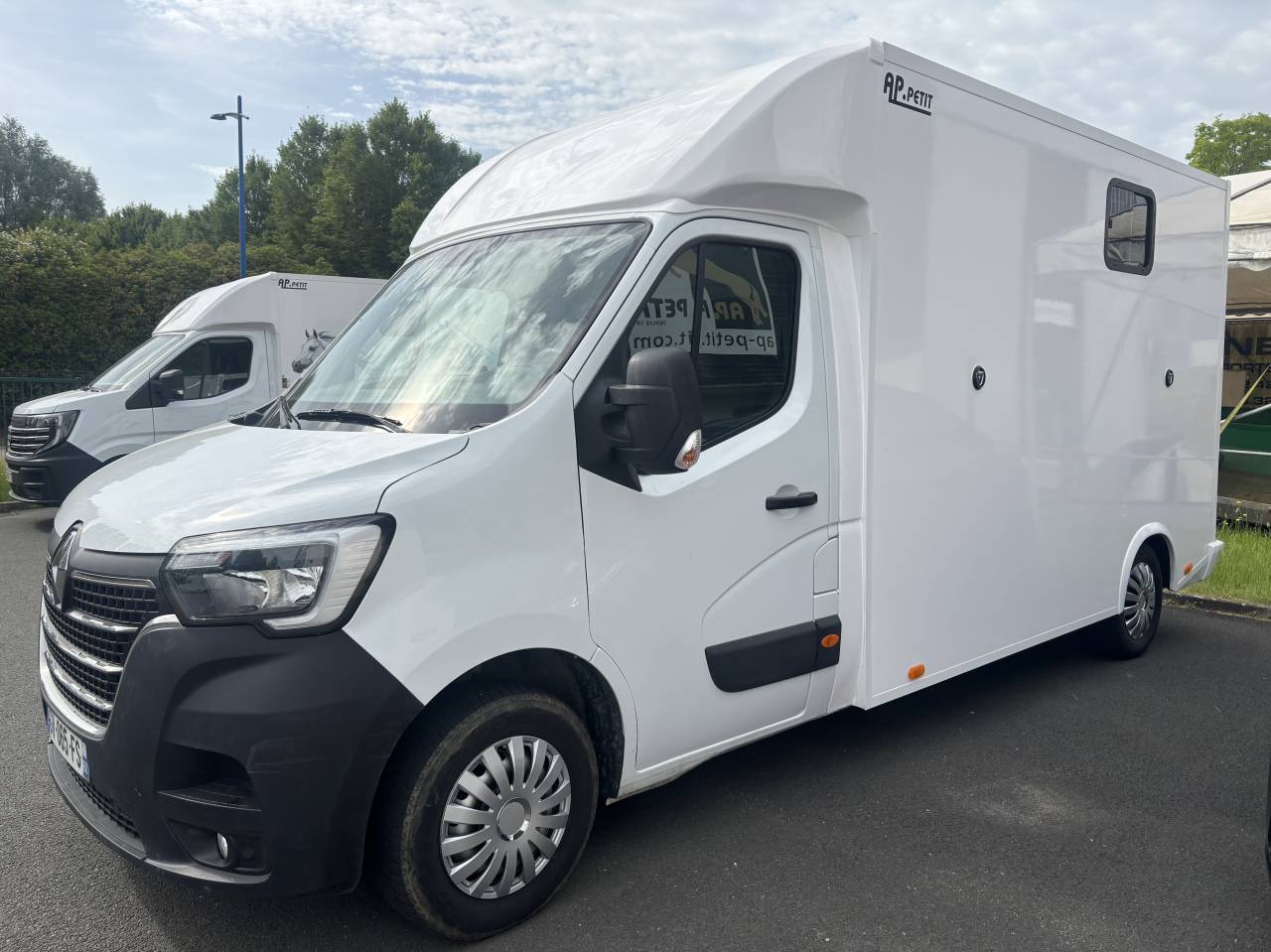 Kleine paardenvrachtwagen (B rijbewijs) AP Petit Renault Master L3 2022 Nieuw