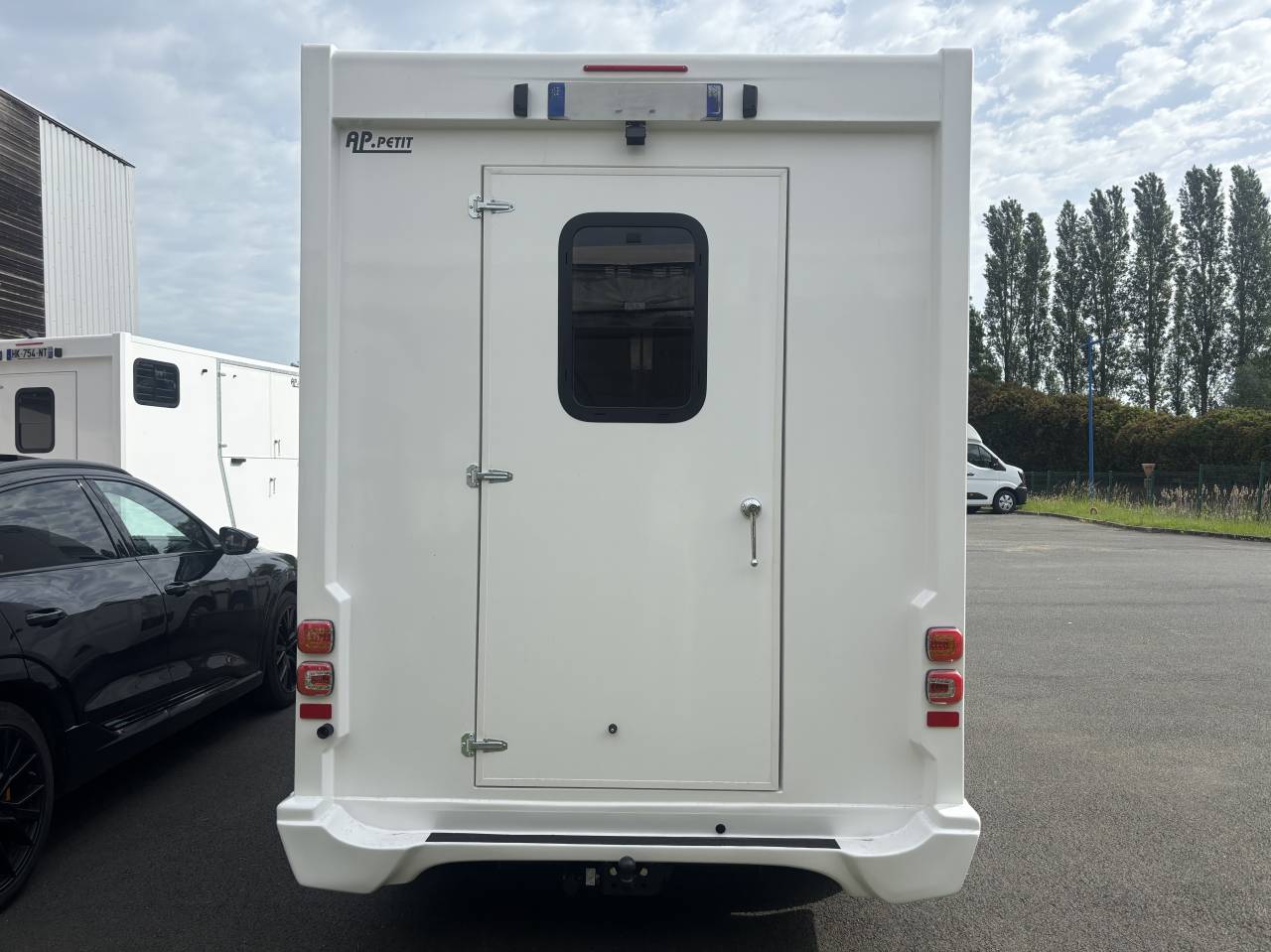 Kleine paardenvrachtwagen (B rijbewijs) AP Petit Renault Master L3 2022 Nieuw