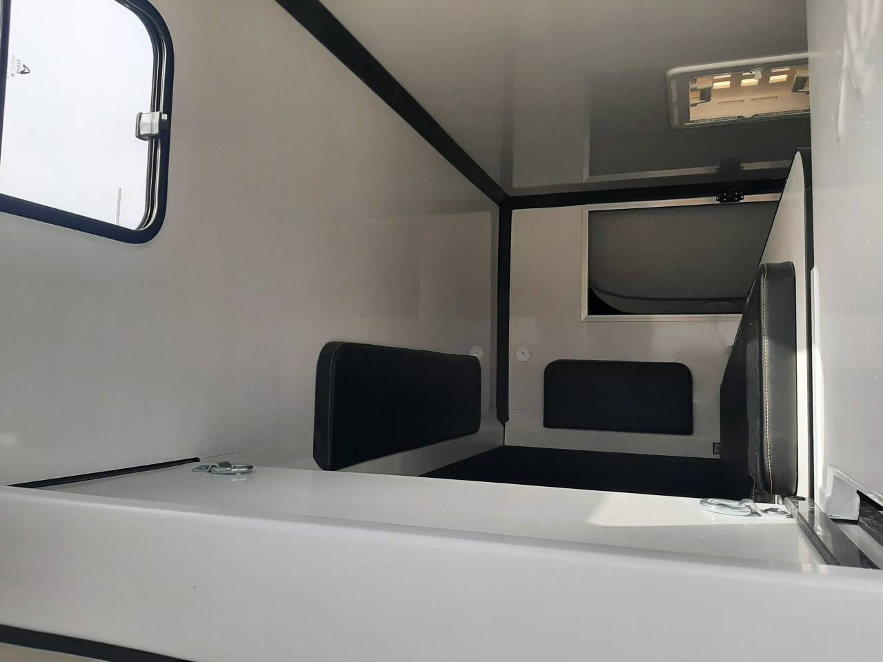 Kleine paardenvrachtwagen (B rijbewijs) Renault Master 2015 Tweedehands