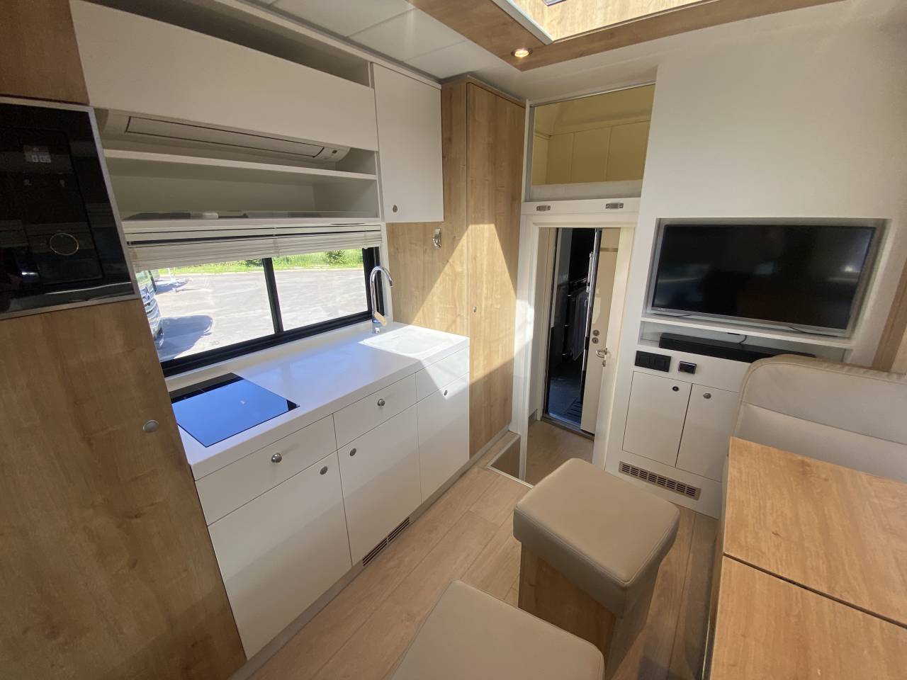 Zware paardenvrachtwagen (groot rijbewijs) STX  2021 Tweedehands