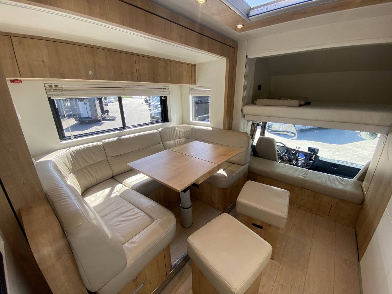 Zware paardenvrachtwagen (groot rijbewijs) STX  2021 Tweedehands
