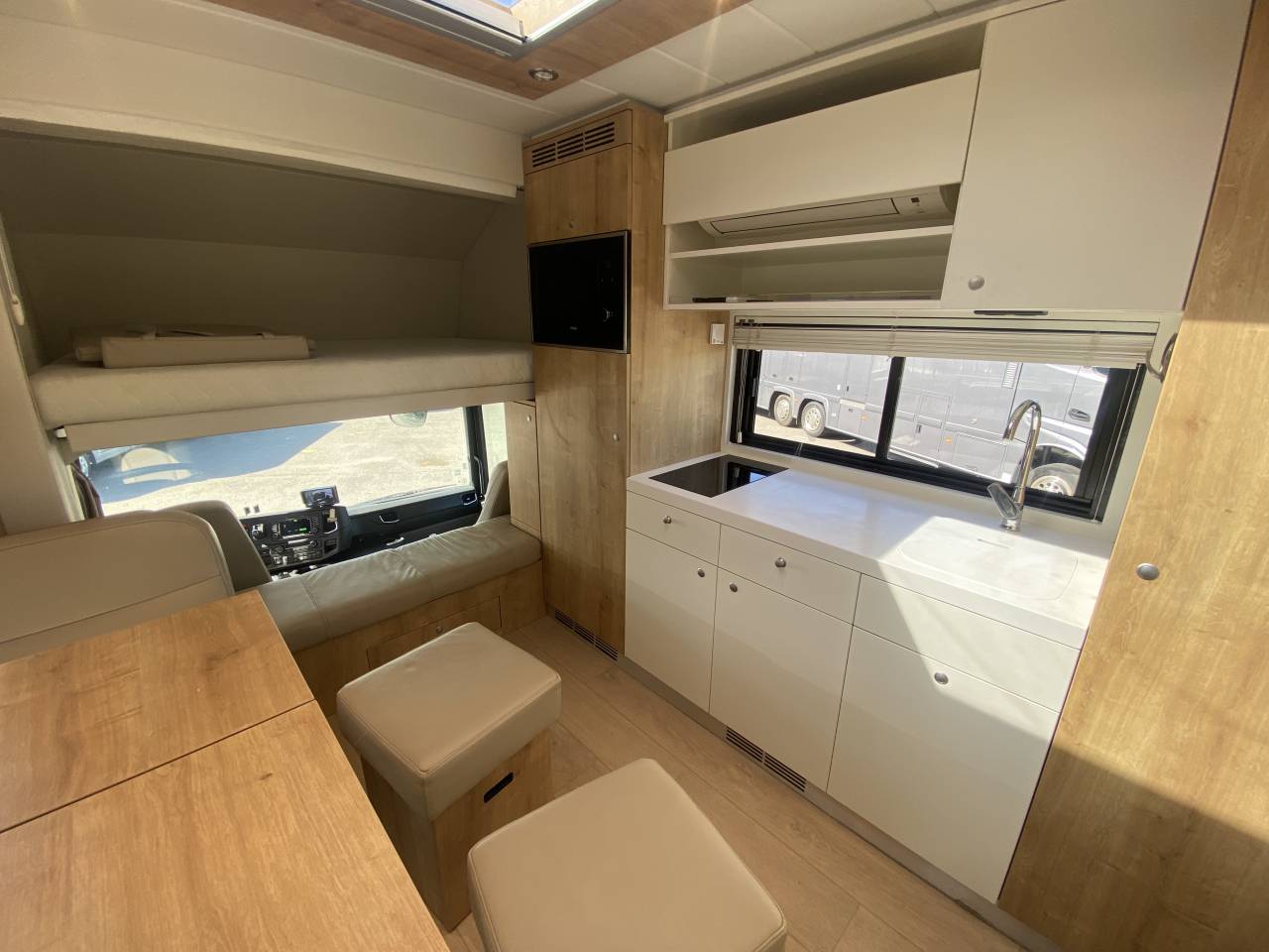 Zware paardenvrachtwagen (groot rijbewijs) STX  2021 Tweedehands