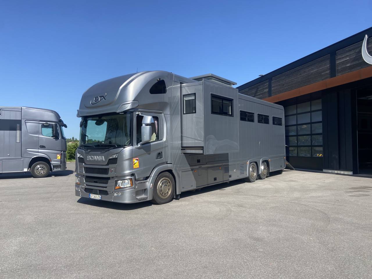 Zware paardenvrachtwagen (groot rijbewijs) STX  2021 Tweedehands