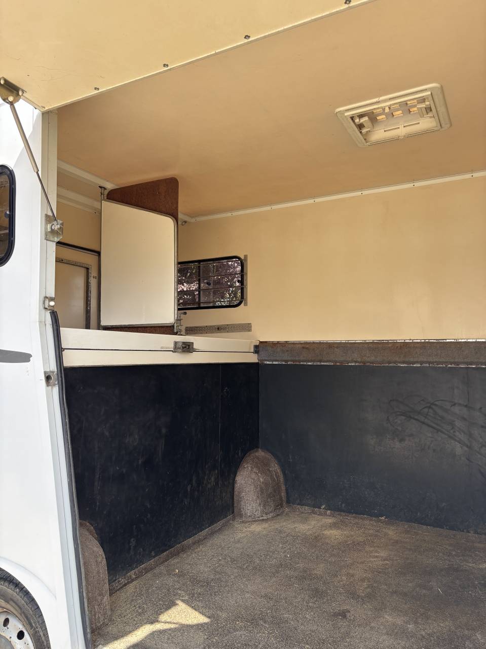 Paardentrailers Renault Master 2 Paarden 2008 Tweedehands