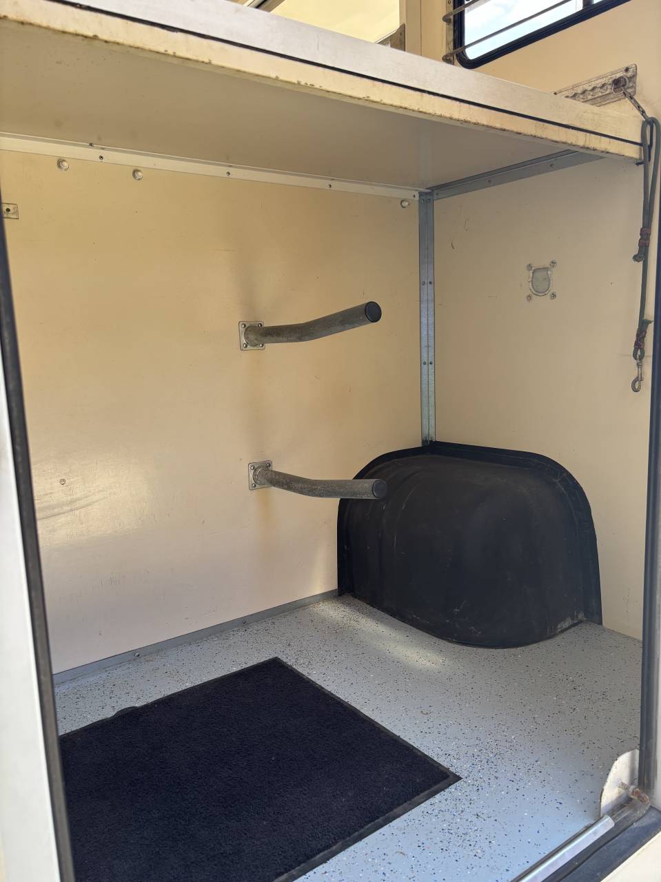 Paardentrailers Renault Master 2 Paarden 2008 Tweedehands