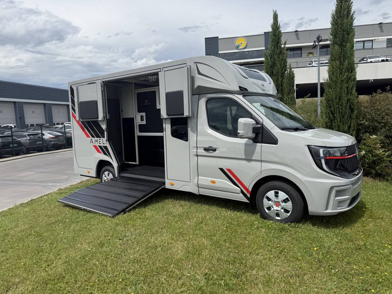 Kleine paardenvrachtwagen (B rijbewijs) Ameline HARAS 2026 Nieuw