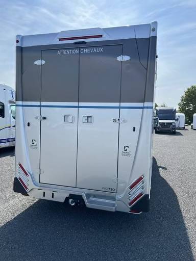 Kleine paardenvrachtwagen (B rijbewijs) Theault THEAULT STALLE  renault master 2022 Tweedehands