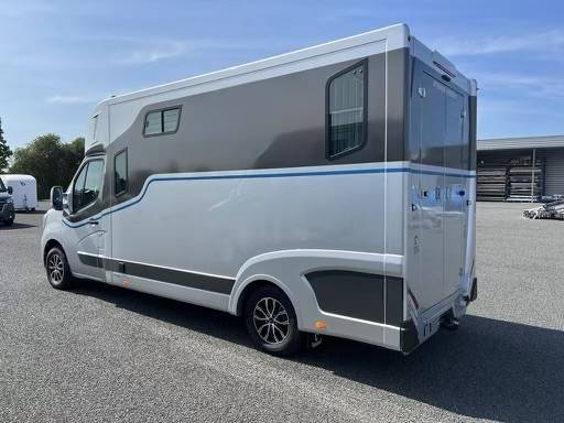 Kleine paardenvrachtwagen (B rijbewijs) Theault THEAULT STALLE  renault master 2022 Tweedehands