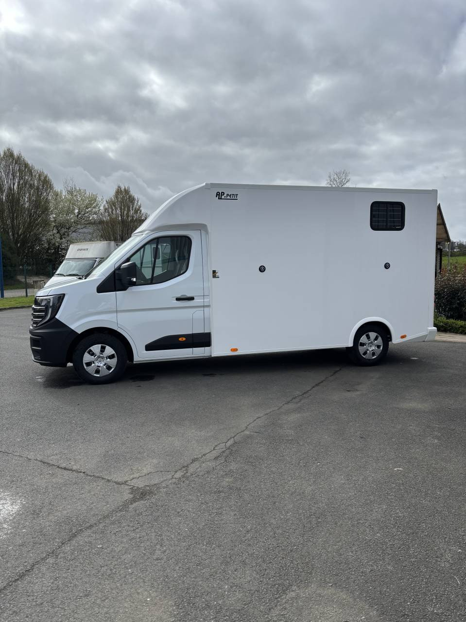 Kleine paardenvrachtwagen (B rijbewijs) AP Petit Nissan Interstar L3  2026 Nieuw