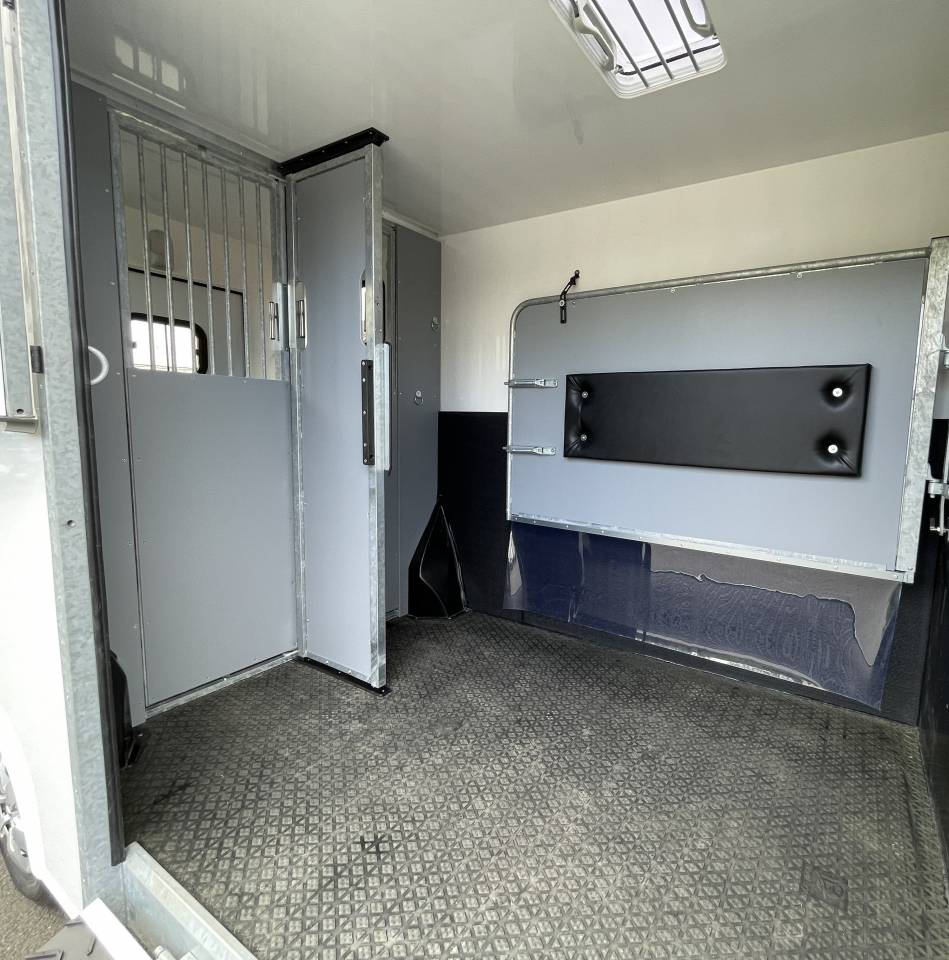 Kleine paardenvrachtwagen (B rijbewijs) AP Petit Nissan Interstar L3  2026 Nieuw