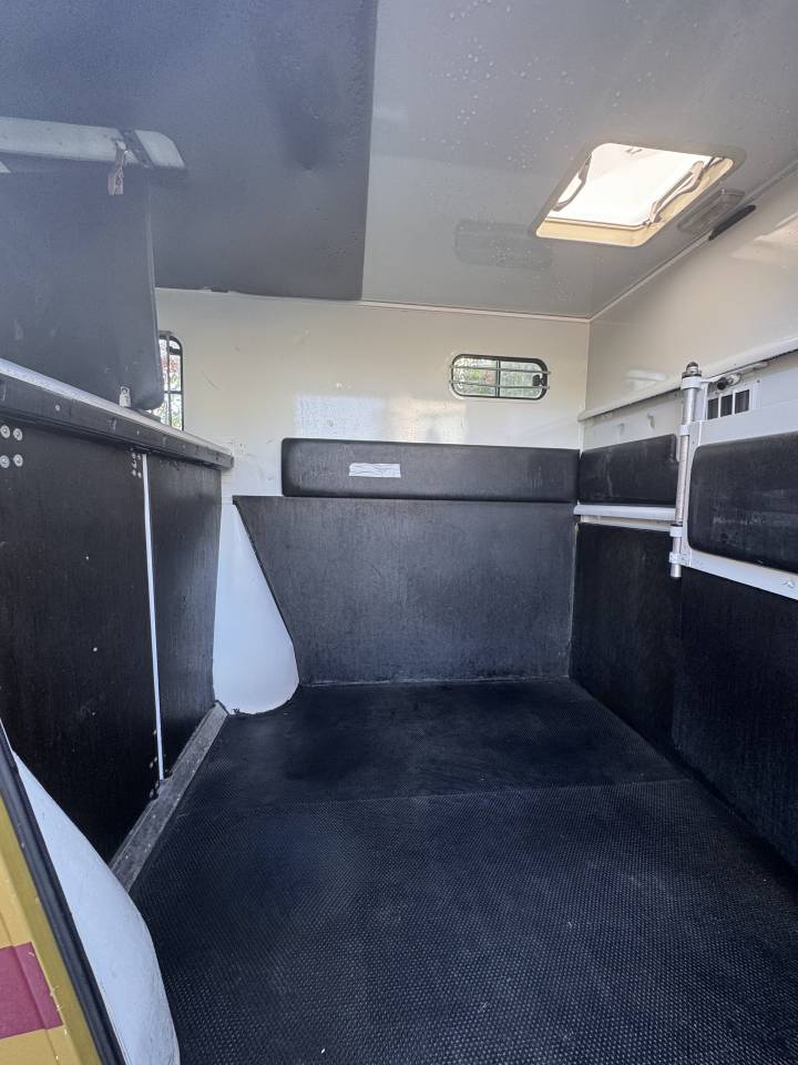 Kleine paardenvrachtwagen (B rijbewijs) Theault Th&eacute;ault 2006 Tweedehands