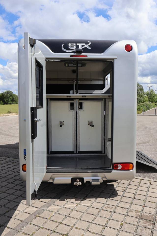 Kleine paardenvrachtwagen (B rijbewijs) STX STX 2017 Tweedehands
