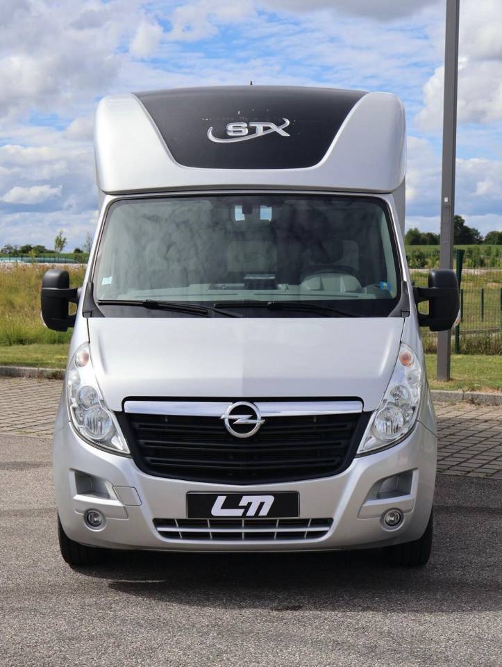 Kleine paardenvrachtwagen (B rijbewijs) STX STX 2017 Tweedehands