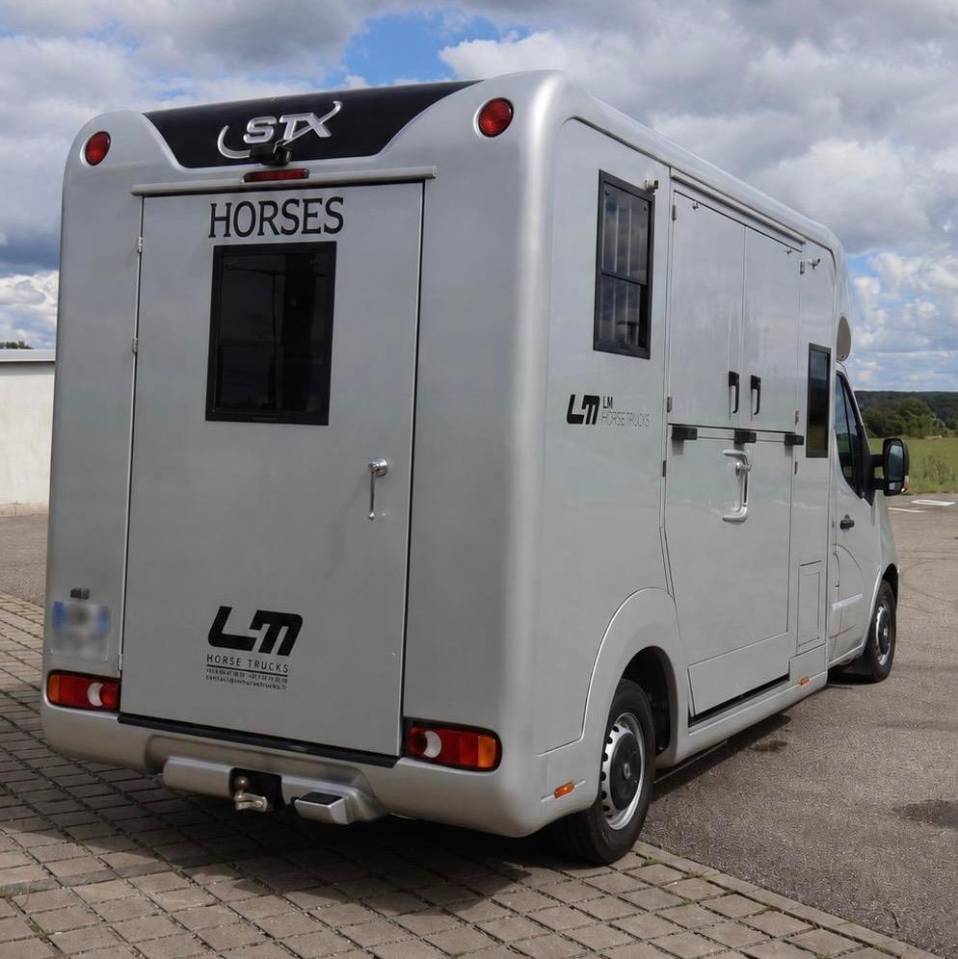 Kleine paardenvrachtwagen (B rijbewijs) STX STX 2017 Tweedehands