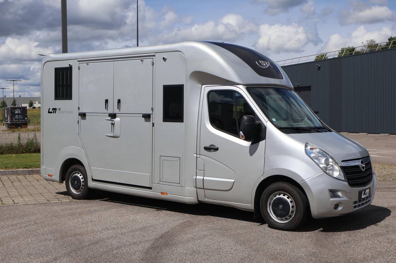 Kleine paardenvrachtwagen (B rijbewijs) STX STX 2017 Tweedehands