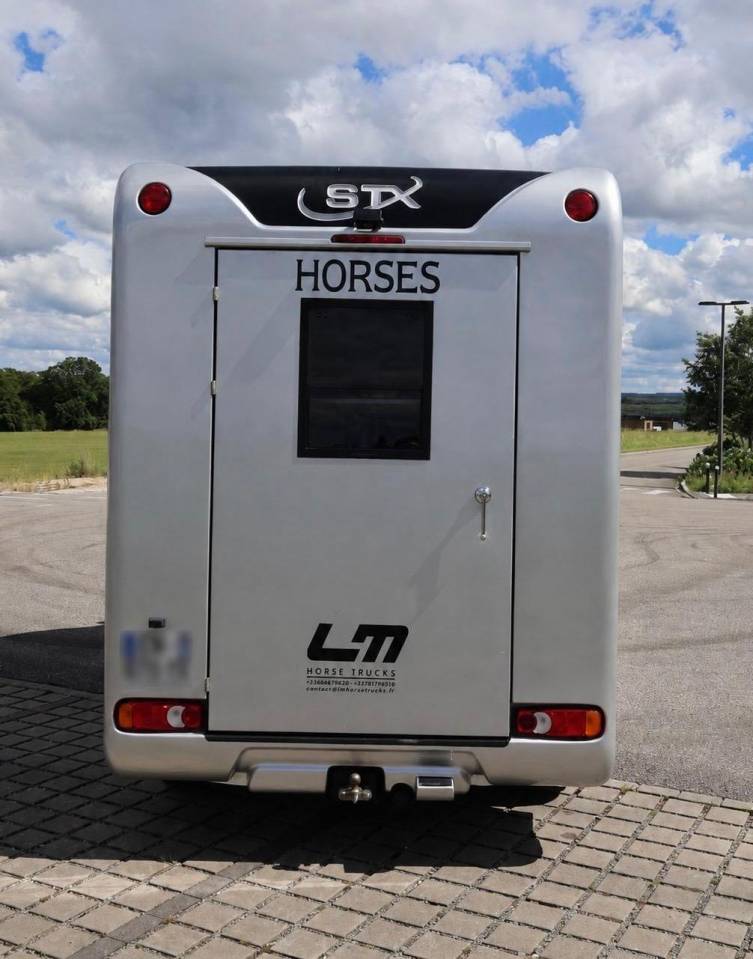 Kleine paardenvrachtwagen (B rijbewijs) STX STX 2017 Tweedehands