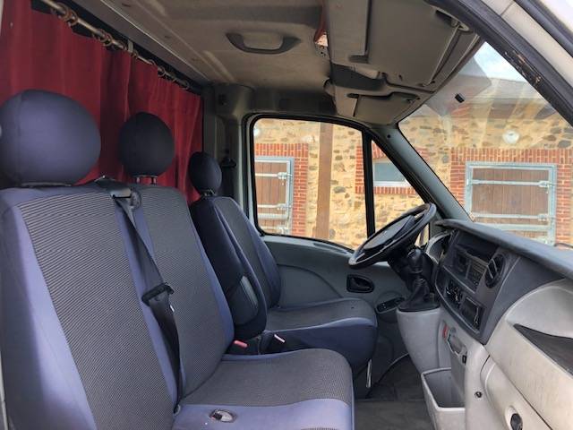 Kleine paardenvrachtwagen (B rijbewijs) Renault 120D 2009 Tweedehands