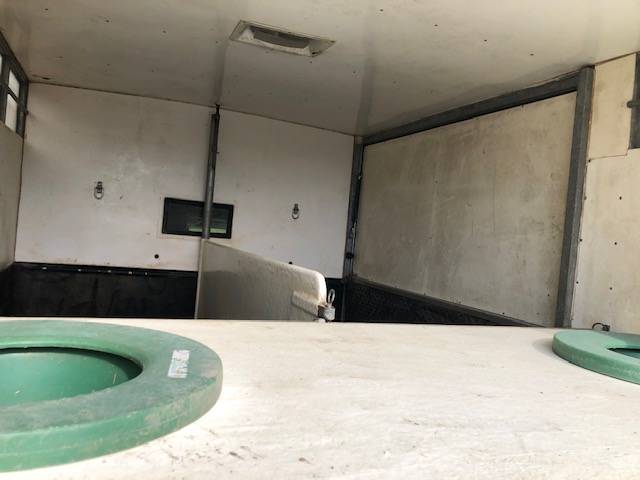 Kleine paardenvrachtwagen (B rijbewijs) Renault 120D 2009 Tweedehands