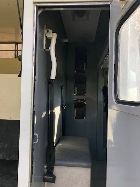 Kleine paardenvrachtwagen (B rijbewijs) Renault 120D 2009 Tweedehands