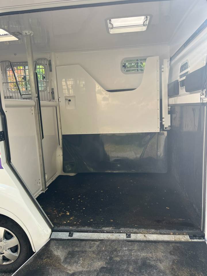 Kleine paardenvrachtwagen (B rijbewijs) Barbot Interstar 2023 Tweedehands