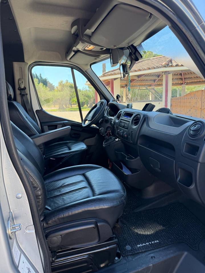 Kleine paardenvrachtwagen (B rijbewijs) Renault Master 2017 Tweedehands