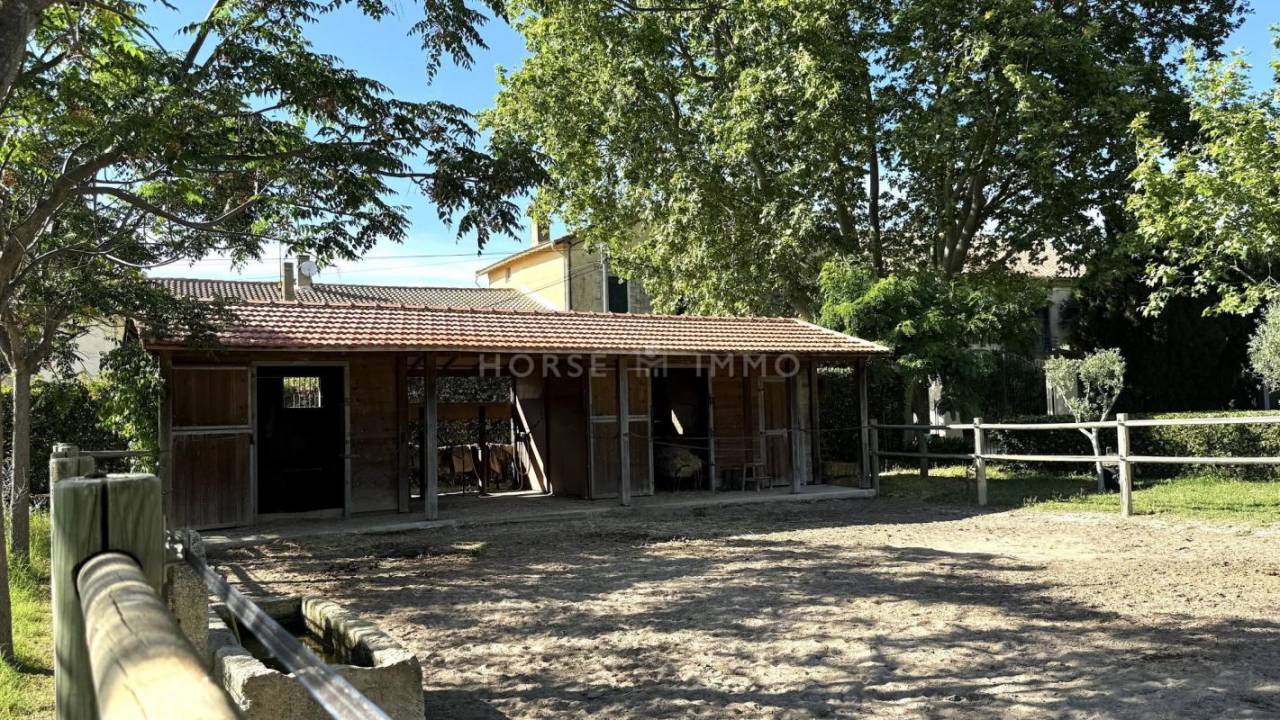 Mooi hippisch vastgoed Koop Gard