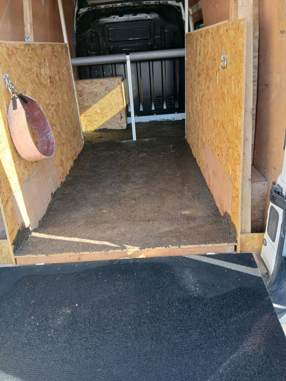 Kleine paardenvrachtwagen (B rijbewijs) Renault MasterIII 2015 Tweedehands