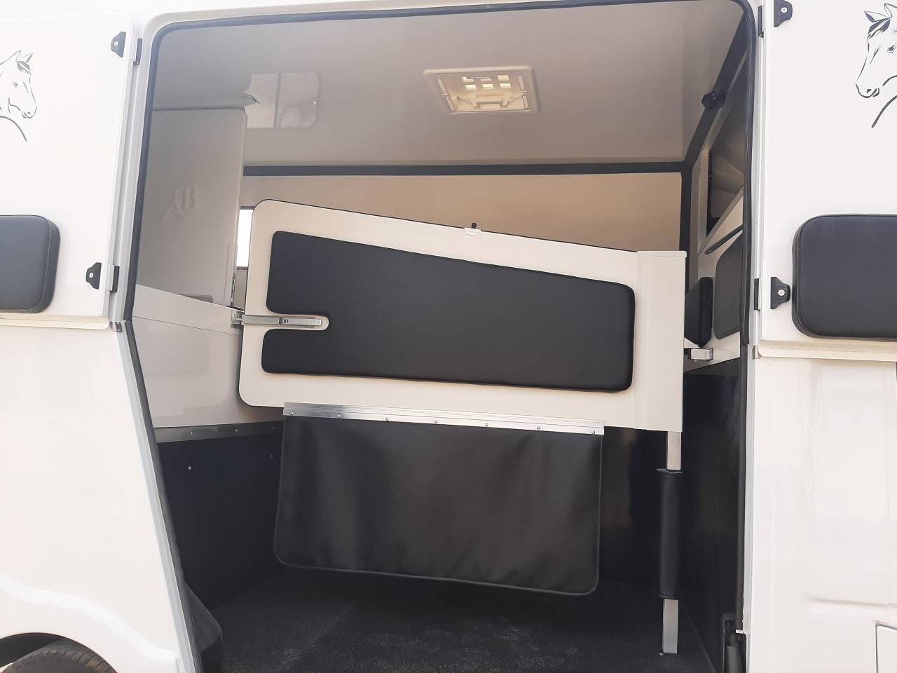 Kleine paardenvrachtwagen (B rijbewijs) Renault Master 2018 Tweedehands