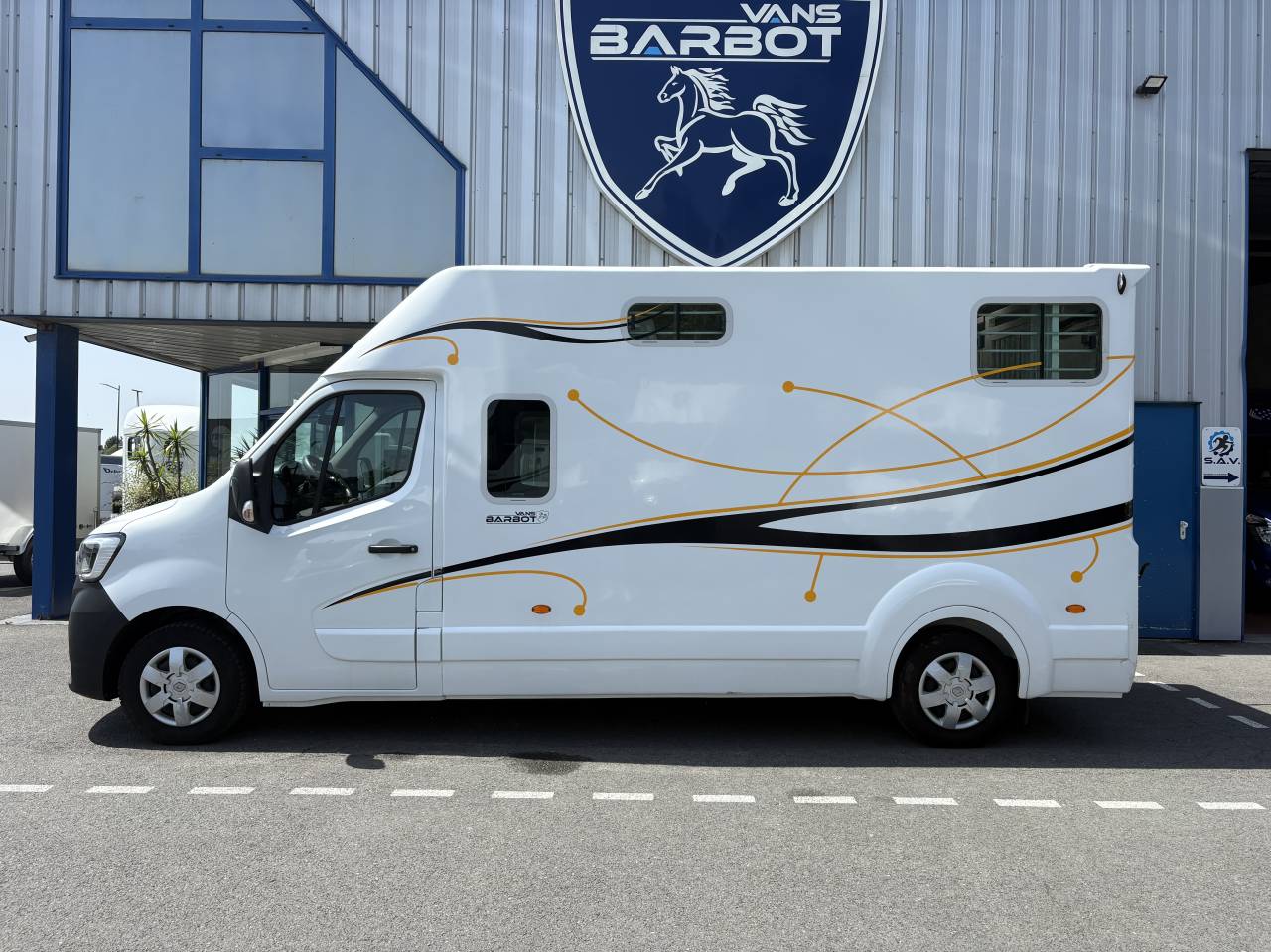 Kleine paardenvrachtwagen (B rijbewijs) Barbot master 2021 Tweedehands