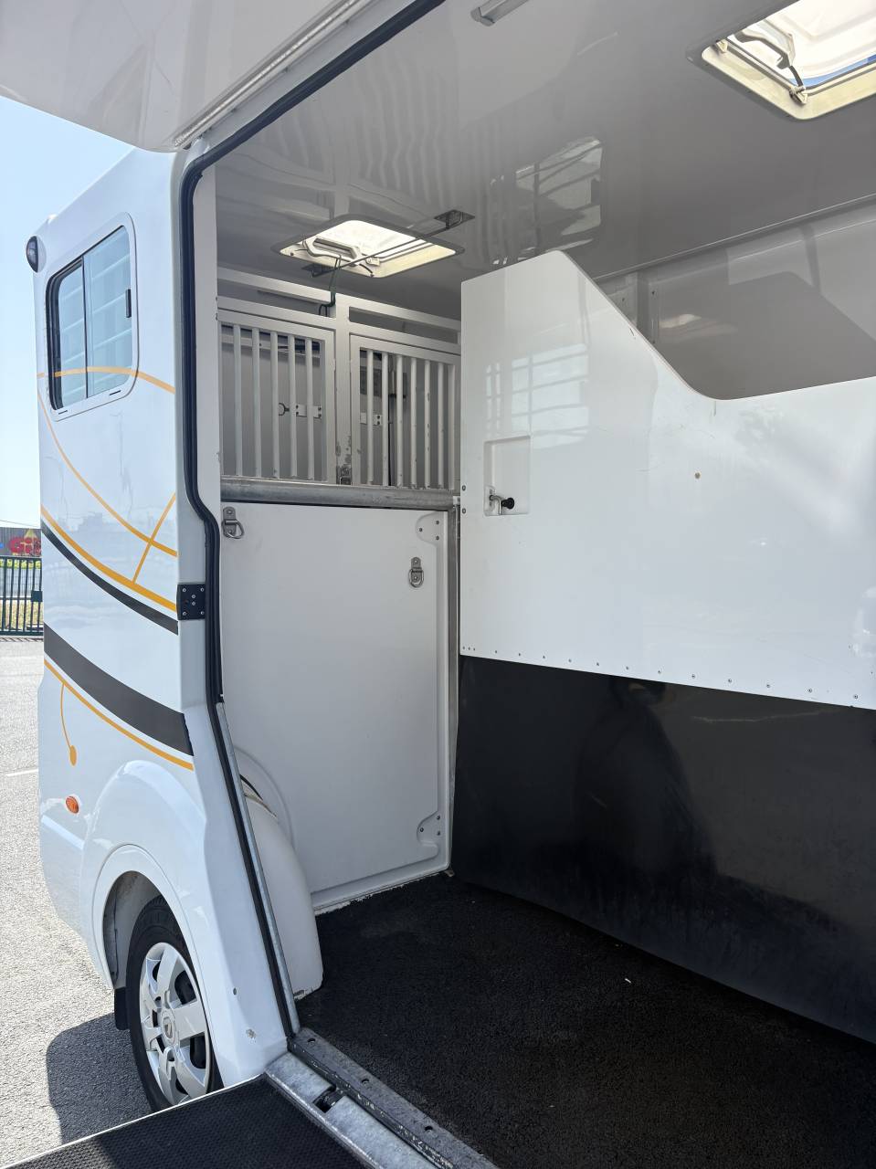 Kleine paardenvrachtwagen (B rijbewijs) Barbot master 2021 Tweedehands
