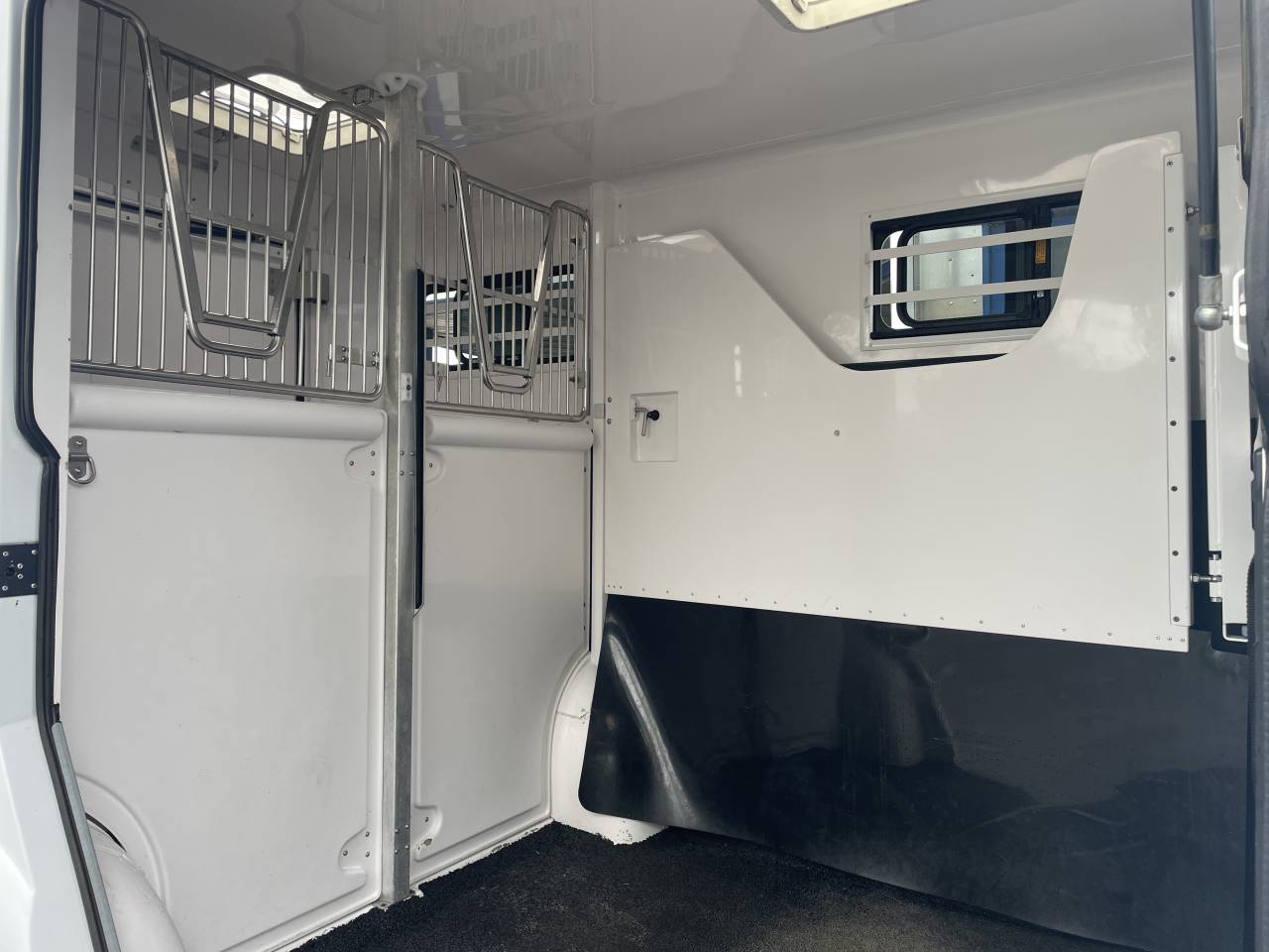 Kleine paardenvrachtwagen (B rijbewijs) Barbot master 2022 Tweedehands