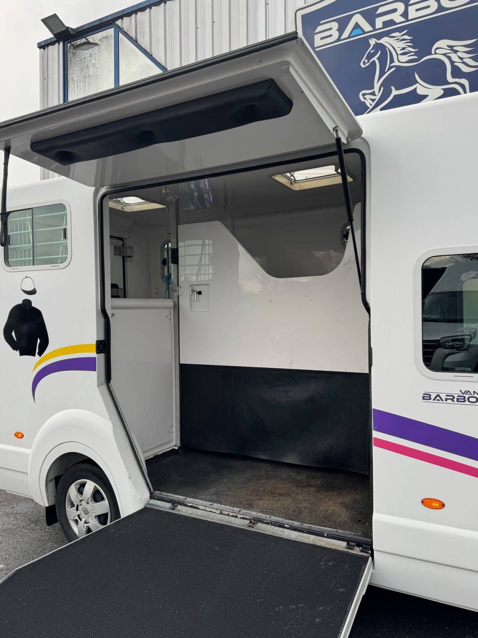 Kleine paardenvrachtwagen (B rijbewijs) Barbot master 2021 Tweedehands