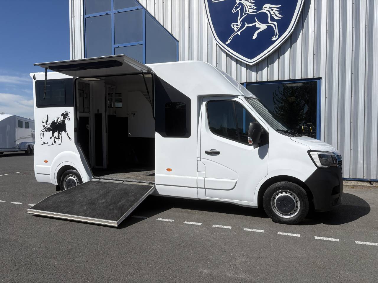 Kleine paardenvrachtwagen (B rijbewijs) Barbot master 2023 Tweedehands