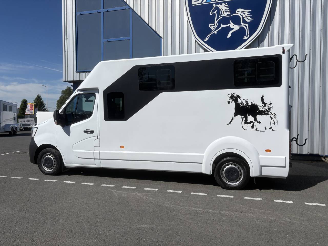 Kleine paardenvrachtwagen (B rijbewijs) Barbot master 2023 Tweedehands