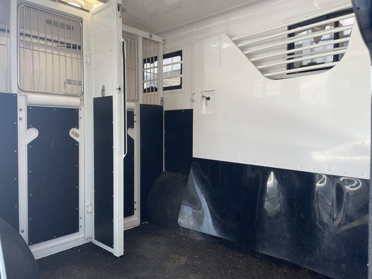 Kleine paardenvrachtwagen (B rijbewijs) Barbot NV 400 2020 Tweedehands