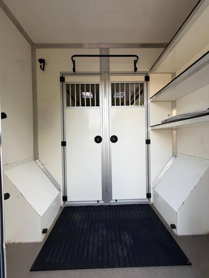 Kleine paardenvrachtwagen (B rijbewijs) ACR Renault Master 2022 Tweedehands