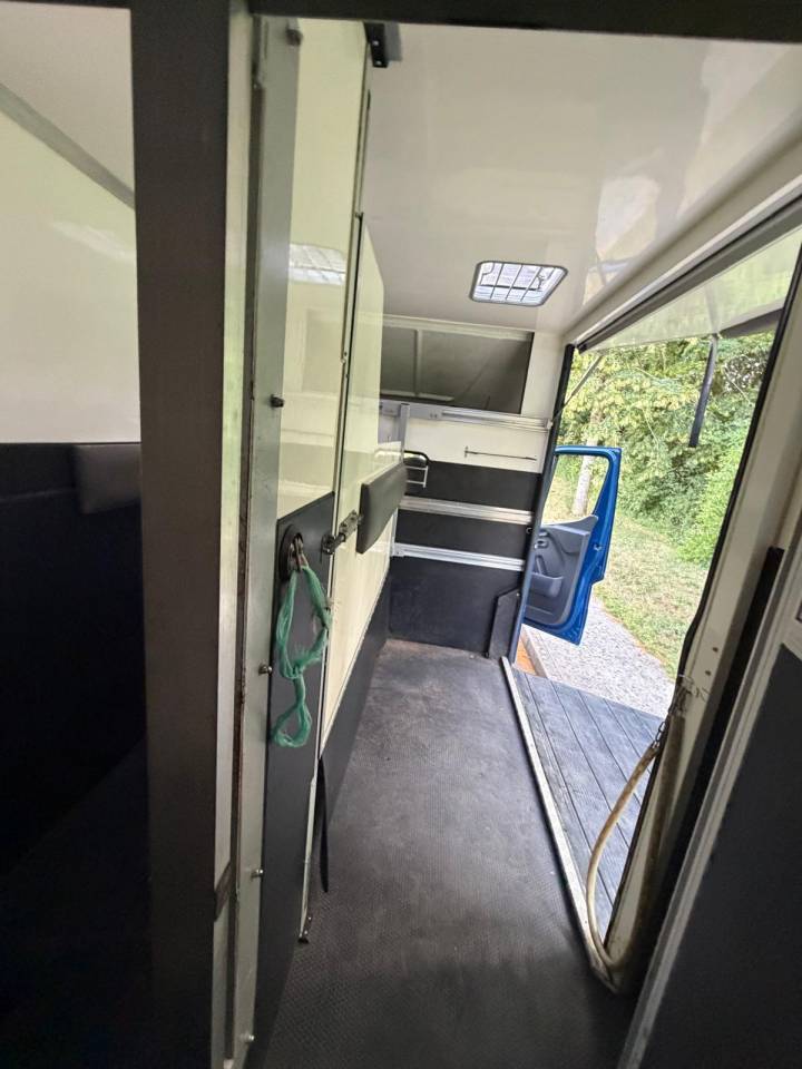 Kleine paardenvrachtwagen (B rijbewijs) ACR Renault Master 2022 Tweedehands