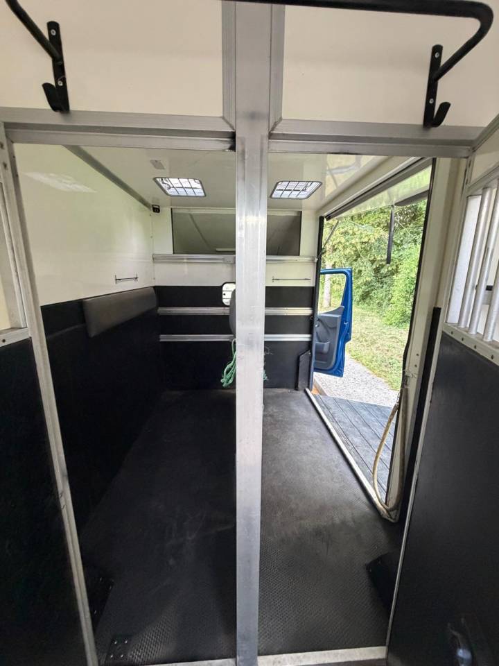 Kleine paardenvrachtwagen (B rijbewijs) ACR Renault Master 2022 Tweedehands