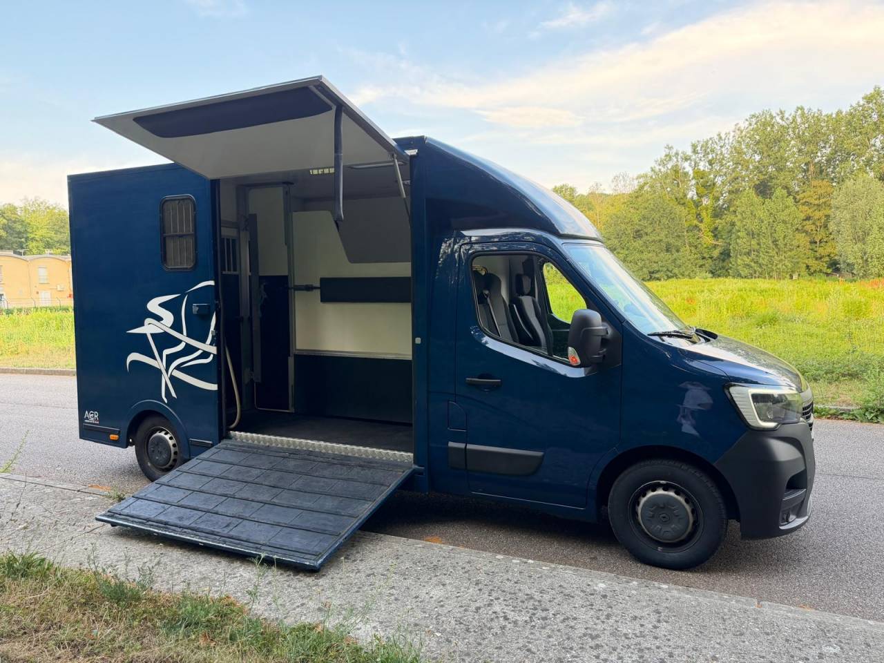 Kleine paardenvrachtwagen (B rijbewijs) ACR Renault Master 2022 Tweedehands