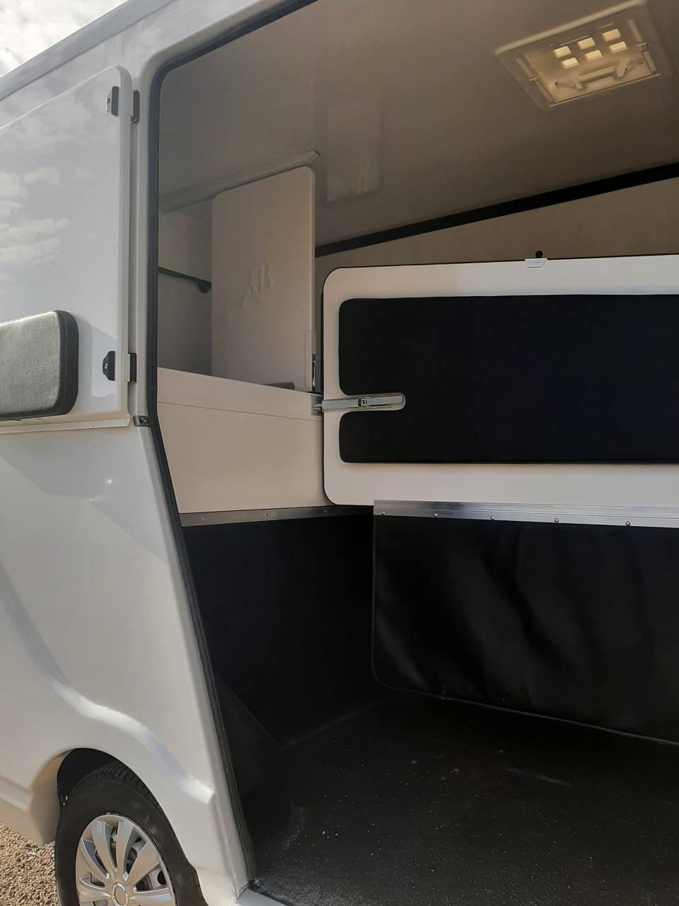 Kleine paardenvrachtwagen (B rijbewijs) Renault Master 2017 Tweedehands