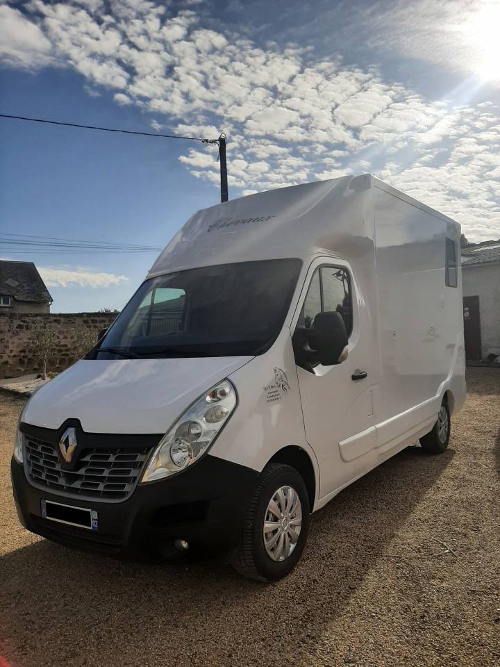 Kleine paardenvrachtwagen (B rijbewijs) Renault Master 2017 Tweedehands