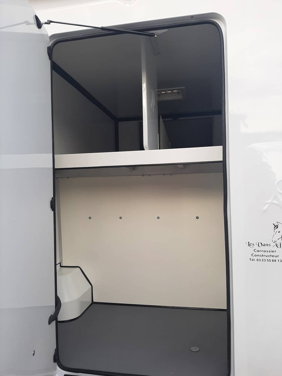 Kleine paardenvrachtwagen (B rijbewijs) Renault Master 2017 Tweedehands