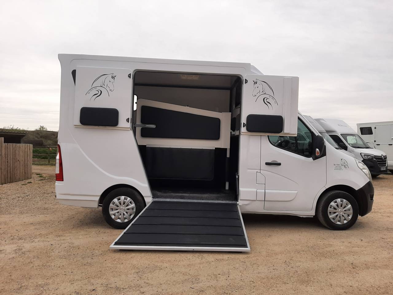 Kleine paardenvrachtwagen (B rijbewijs) Renault Master  2017 Tweedehands